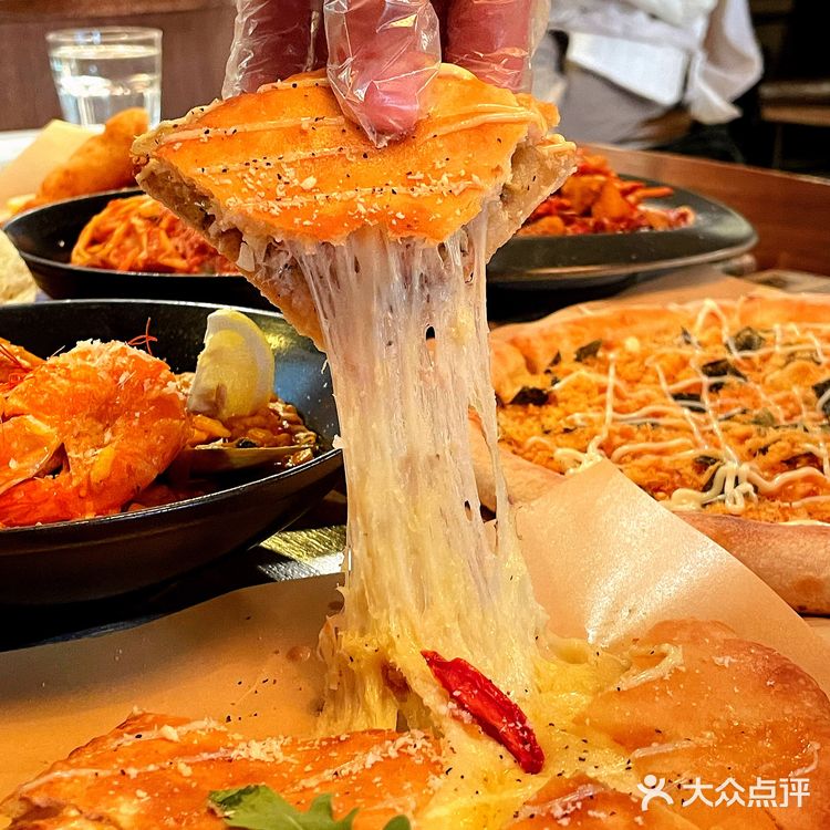 来武汉也要去的小酒馆工业风环境菜品真的惊艳我️