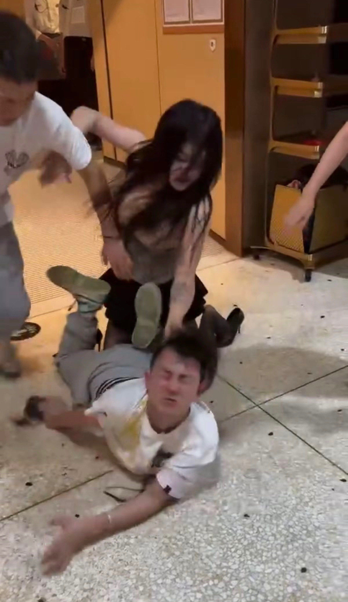 网红版武松打虎