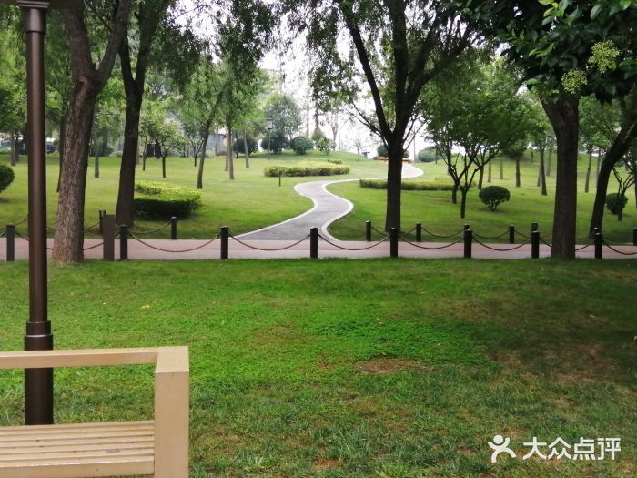 唐城墙遗址公园图片