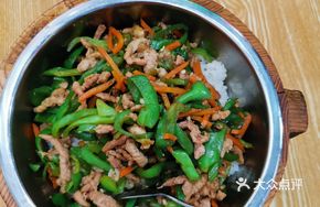 Bell Pepper and Pork Stir-fry with Lotus Leaf Rice
