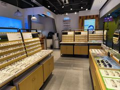 -LOOK眼镜·蔡司依视路配镜(宝山万达店)