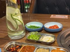 -明洞阿姨·韩式酱蟹烤肉·创意料理(三元桥店)