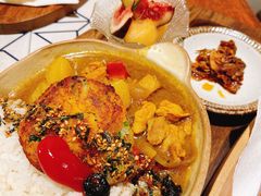 咖喱鸡肉饭配可乐饼-懒鱼时光馆(沙坪坝店)