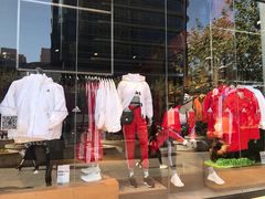 -阿迪达斯(百联徐汇商业广场运动旗舰店)