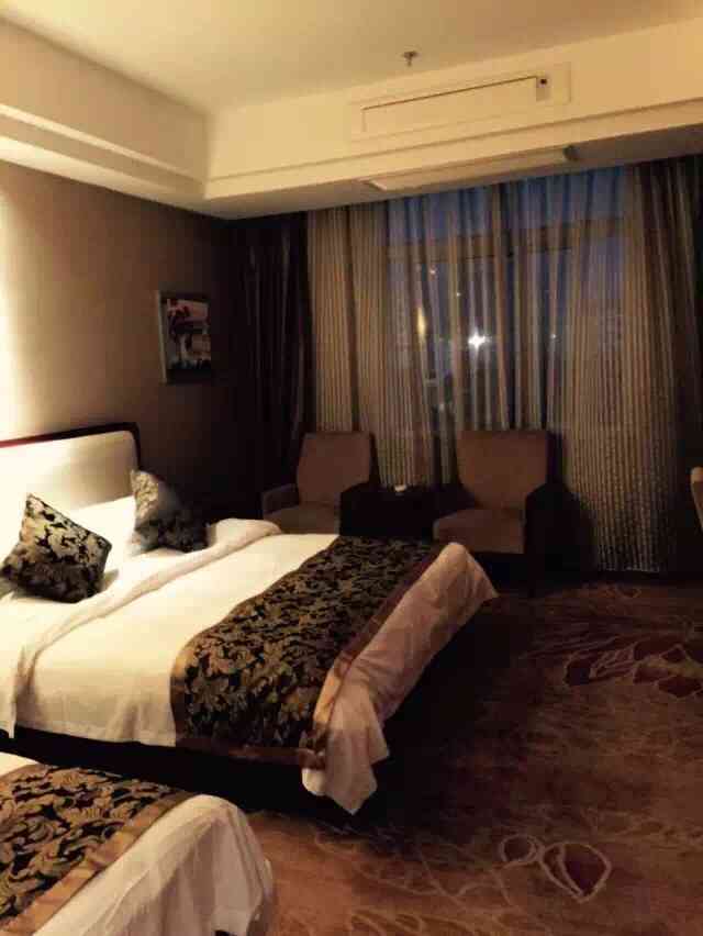 卡特兰酒店(公园西路店)-"位置比较的偏僻,好在比较安静.可以到.