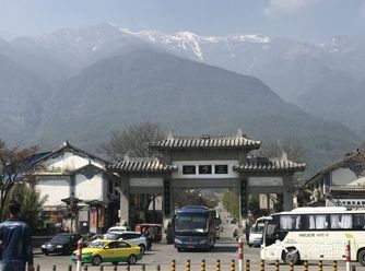 从大理古城过来，如果去苍山的话，就要路过三月街