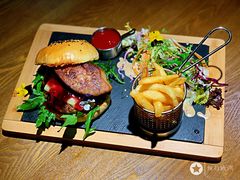 鹅肝樱桃酱手工牛肉汉堡-IFIF 如果花園(宽厚里店)