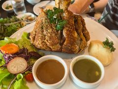 -Chom Cafe and Restaurant