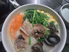 土鸡汤捞米线-云海肴云南菜·蒸汽石锅鱼(青岛万象城店)