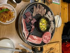 -江南猪肉商会无限续吃(弘大店)