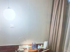 -卡罗酒店(东门晒布地铁站店)