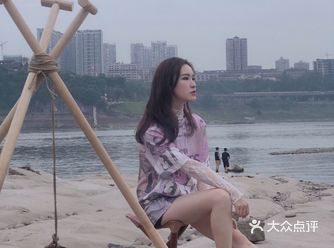 来江边，用火锅贩卖码头的日落