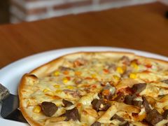 牛肉薯条金枪鱼双拼披萨-吉姆丽德乡村西餐厅(闵行交大店)