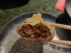 蛋黄芝士纸皮烧麦-鑫震源·苏式大虾生煎(山塘街店)