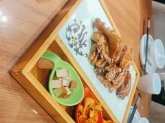 -有红鸡毛店·川菜(建设路店)