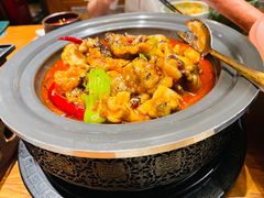 黑松露牛肝菌焖牛蛙-云海肴·汽锅鸡·云南代表菜(天山百盛优客店)