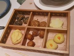 -八府香鸭·啫啫煲(华山路店)