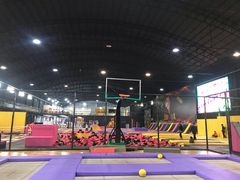 -嘿哟动霸CHUA·新潮玩运动娱乐中心·蹦床滑冰团建乐园