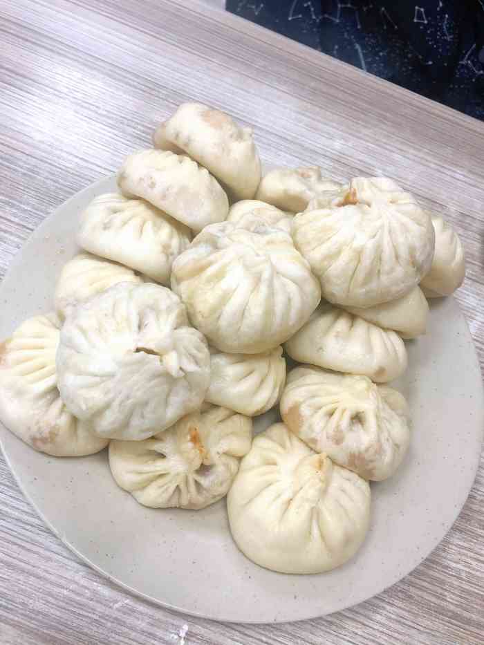 津门张记包子铺(天山路店)-"倒退十几年吃着还行,现在就别提了,不到万