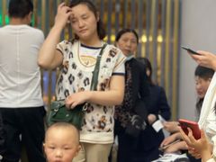 -凤凰路何眼镜香辣蟹(花果园店)