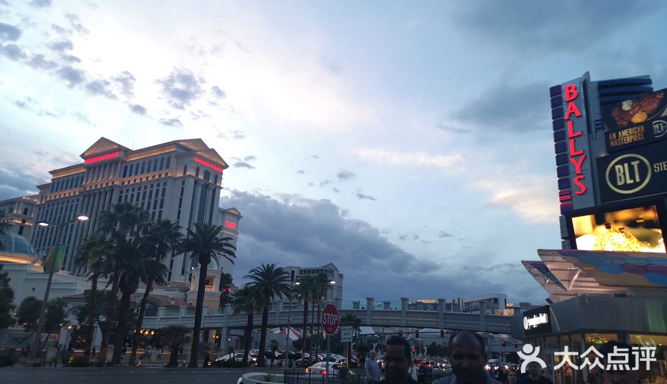 喜欢拉丝的蓝天白云与夕阳余晖，特别心旷神怡