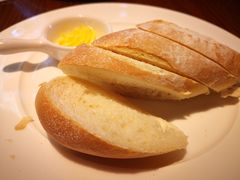 餐前面包配黄油-弗兰克牛排西餐厅Ribone steak house(柠檬花园店)