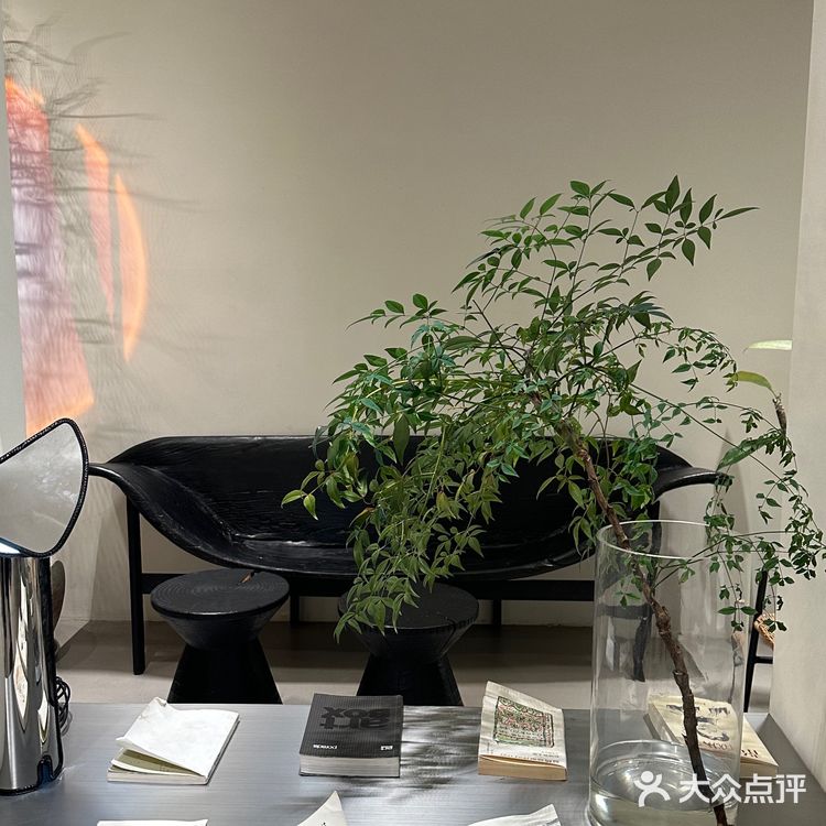 月山自由餐厅 店如其名，是建国设计美学馆里的西餐厅