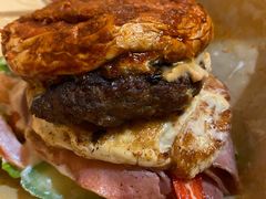 双蛋指椒牛肉汉堡-魏斯理汉堡(西安沣东吾悦店)