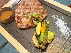 炭烤澳洲牛排配季节时蔬-YUE·6·西式融合餐厅(外滩六号店)