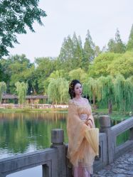 -一揽芳华汉服旗袍体验馆(拙政园店)