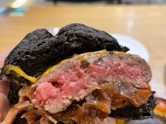 经典牛肉汉堡-HELLO 27 意面·沙拉·帕尼尼