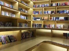 -新华书店(顺峰山公园店)