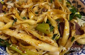 Dry-Cut Beef Oil-Poured Noodles