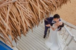 -现代经典婚纱摄影