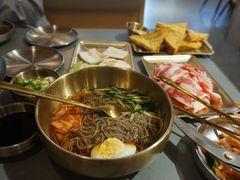 -围炉肉舍•炭烤活鳗•丹东海鲜烤肉(步行街店)