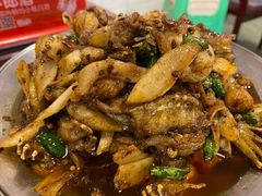 独门姜爆蛙-鸿顺老铁锅美蛙鱼府(解放碑店)