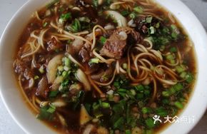 Tendon and Pork Knuckle Noodles