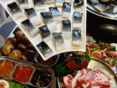 -围炉肉舍•炭烤活鳗•丹东海鲜烤肉(步行街店)