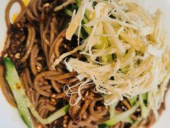 鸡丝荞面饸饹-小六汤包砂煲菜(文景路店)