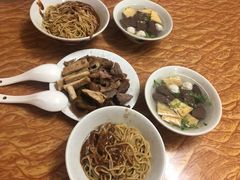 -松树干拌面店