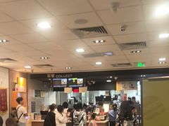 -麦当劳(上海虹桥站30B检票口楼上)