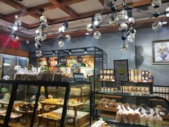 面包甜点陈列柜-东南饼庄(苏圃路店)