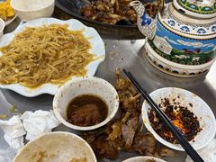 -粘豆包柴火铁锅炖