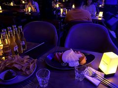 -FOUR PLAY BAR