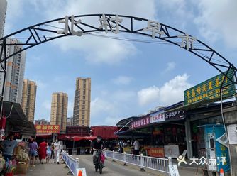 去崂山偶然发现一个早市，进去看了看，真是一个新发现