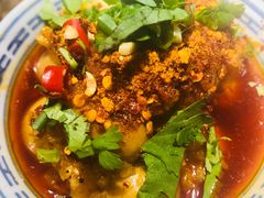 -沪小二炭火蛙锅(淮海中路美食不夜城店)