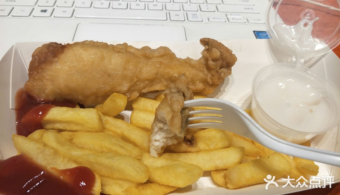 学校里的鱼薯店，应该是新开的