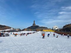 -采薇庄园四季滑雪场