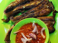 -明记烧鱼美味店