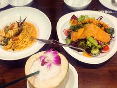 -Chom Cafe and Restaurant